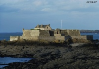 www.chateauxfaure-et-faureteresses.com_saint-malo le-fort-national_ille-et-villaine.JPG